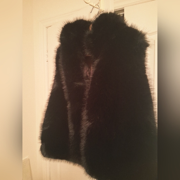 New Luxe Faux Fur Super Soft Black Vest - Picture 13 of 16